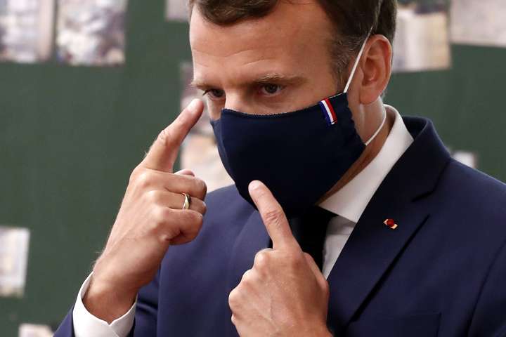 Макрон хоче ввести обов'язковий масковий режим у Франції