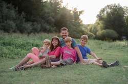 Погибшая в ДТП под Киевом семья Цуркановых. В живых остался только один мальчик (на фото - крайний справа)