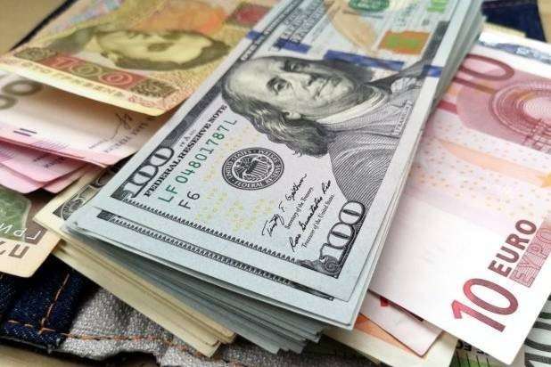Долар падає, євро росте: що відбувається з курсом валют станом на 16 липня