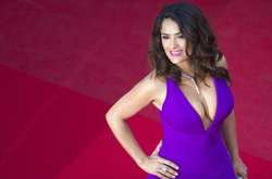 Невероятное сходство. Сальма Хайек впервые показала в сети свою маму (фото)