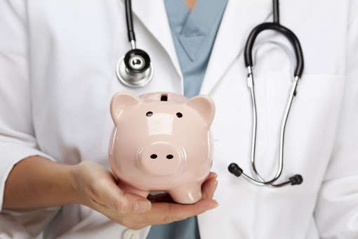 Зарплата лікарів зросте: на скільки й коли
