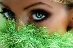 17 июля − День зеленых глаз. Факты, стихи и открытки