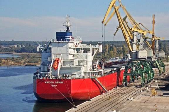 ЗМІ: російські буксири сьогодні почнуть роботу в українському державному порту
