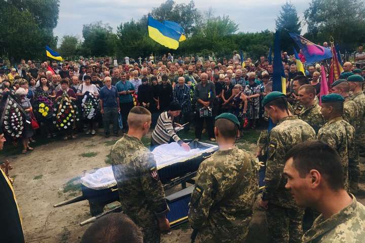 Україна попрощалася з воїном, який загинув під час провокації російських найманців