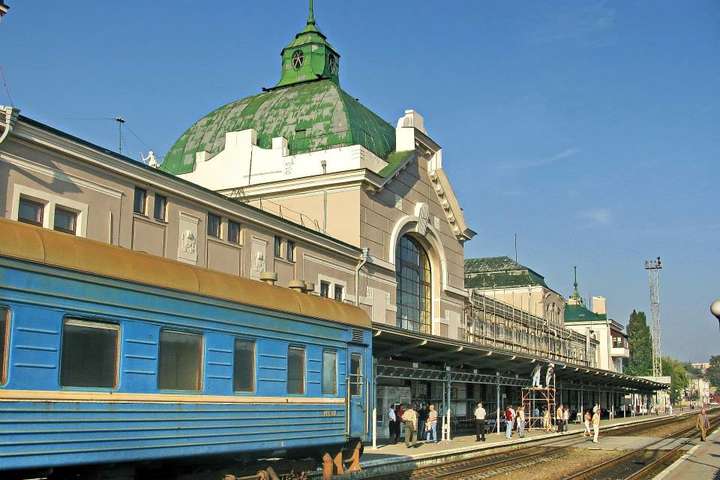 «Укрзалізниця» запускає потяги до Чернівців