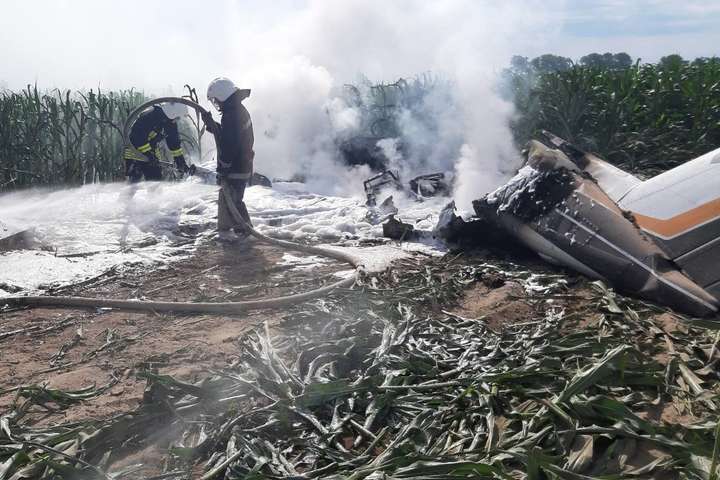 В Киевской области упал учебный самолет