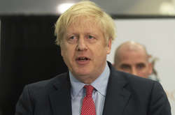 «Я щиро сподіваюся, що ми зможемо переглянути обмеження, які залишаються, і забезпечити більш істотне повернення до нормального життя з листопада» - Джонсон