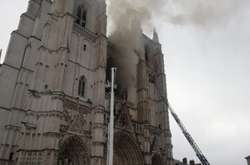 У Франції сталася масштабна пожежа в готичному соборі XV століття