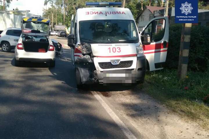 Під Києвом сталася ДТП за участю «швидкої», постраждали три людини