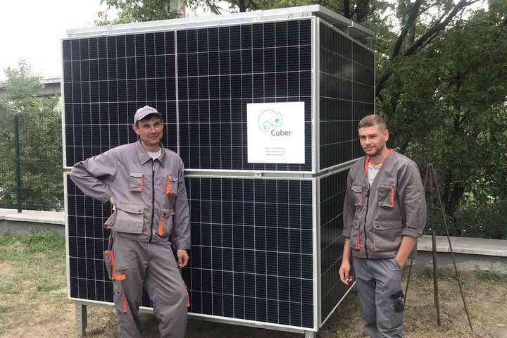 Українці створили сонячну електростанцію-куб