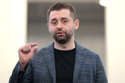 Арахамия со «слугами народа» отпраздновали отпуск под «Черный бумер» (видео)