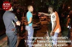 У Києві під багатоповерхівкою сталася бійка зі стріляниною