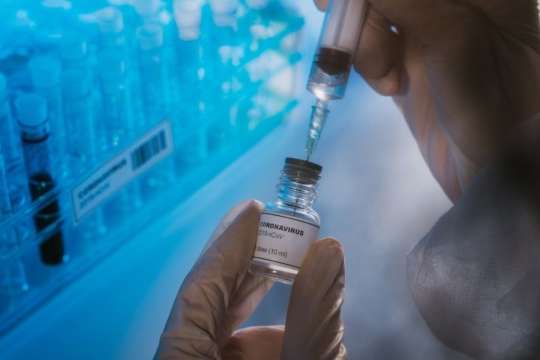 У Великій Британії оприлюднили результати випробування на людях вакцини від коронавірусу