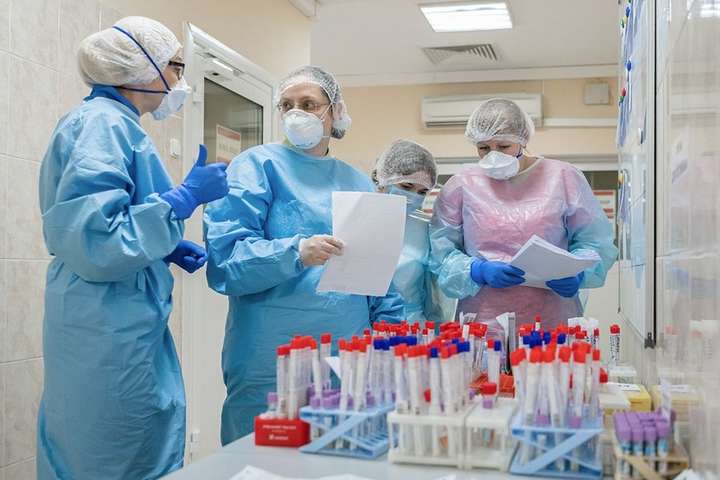 Число зараженных коронавирусом в Украине превысило 60 тысяч