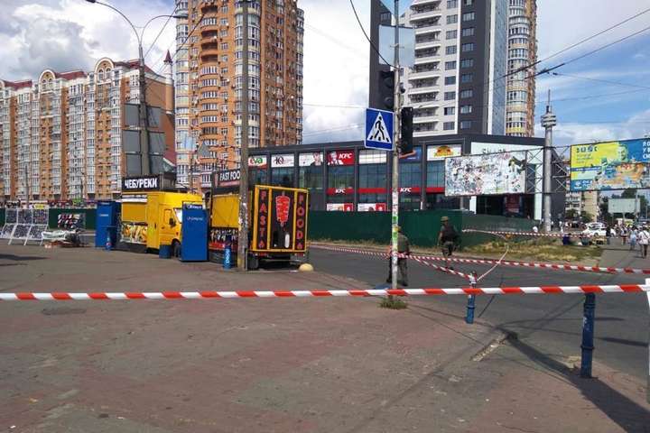 Кличко повідомив про знешкодження вибухівки на ринку біля метро «Мінська»