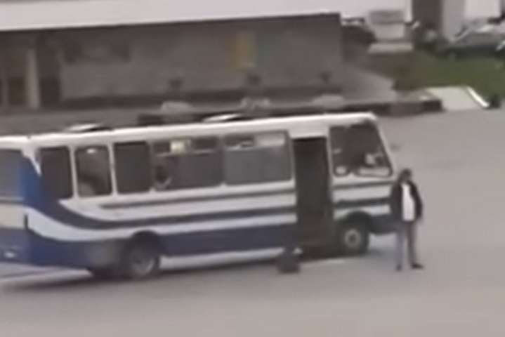 З'явилося відео, як луцький терорист здався поліції