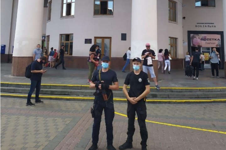 Київська поліція протягом дня чотири рази виїжджала перевіряти «підозрілі валізи»