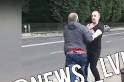 У Львові молодик із дідом жорстоко побилися через маску (відео)