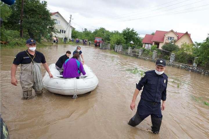 Угорщина надала Україні засоби для ліквідації наслідків повеней