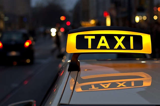 Таксисты хранят базы телефонов и адресов пассажиров: законно ли это