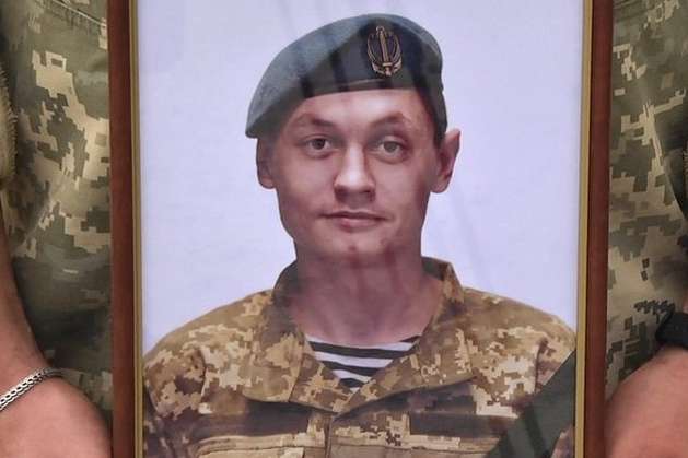 Загинув від кулі снайпера: на Хмельниччині поховали 26-річного морпіха 