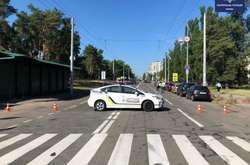 У Києві через підозрілий пакет поліція перекрила вулицю 