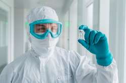 Использование коктейля из разных антител поможет предотвратить устойчивость вируса к лечению, считают ученые