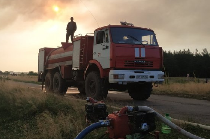 На Луганщині загасили пожежу, що виникла через обстріл бойовиків