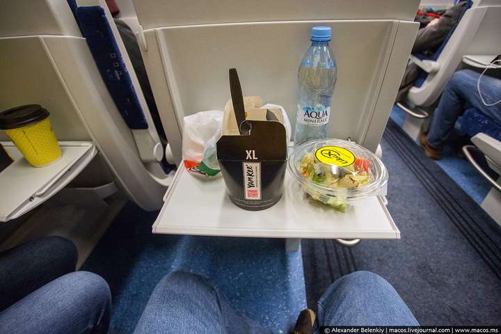 «Укрзалізниця» відновлює харчування, але не у всіх потягах