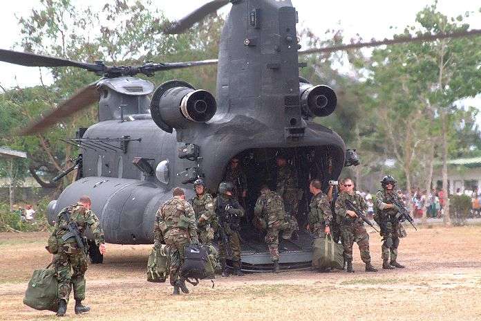 На Філіппінах розбився військовий вертоліт