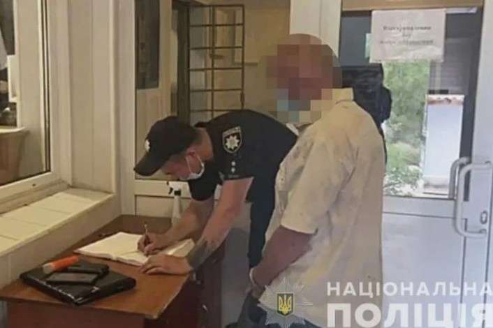 На Одещині чоловік влаштував стрілянину і погрожував поліцейським (відео)