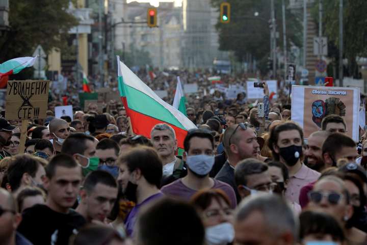 Антиурядові протести в Болгарії: четверо міністрів пішли у відставку