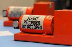 Анализ информации голосового (CVR) и параметрического (FDR) бортовых регистраторов самолета «Боинг-737» занял четыре дня