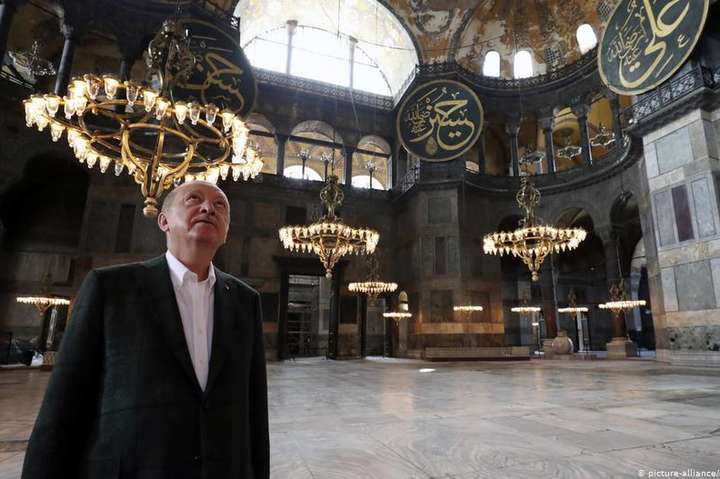 В Святой Софии, ставшей мечетью, провели первый намаз (видео)