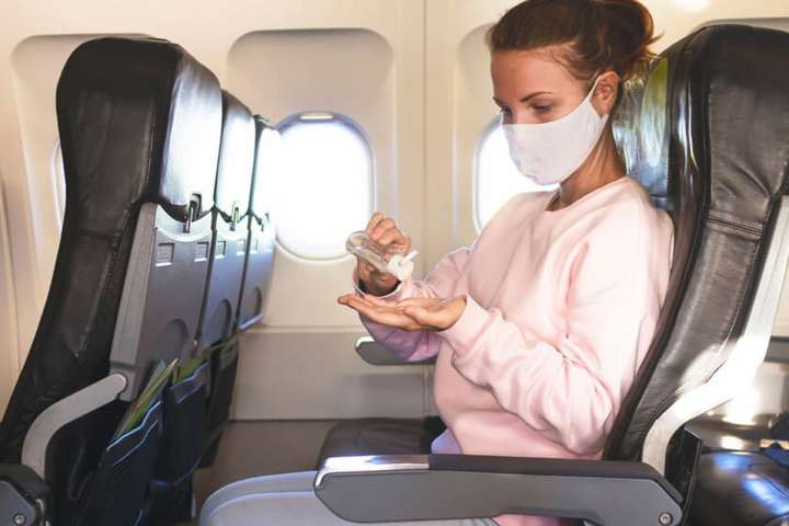 В Євросоюзі всі пасажири літаків відтепер носитимуть маски