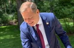  Трогательное фото с ребенком Ляшко подписал так: «Еду на работу» 
 Фото: Facebook / Олег Ляшко 