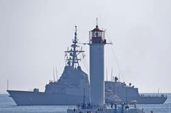 Всі кораблі вже не раз гостювали в Одесі крім іспанця, який вперше в Чорному морі і в Одесі