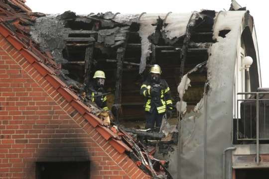 У Німеччині спортивний літак впав на житловий будинок, загинули троє людей