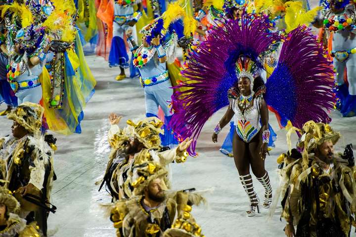 У найбільшому місті Бразилії перенесли карнавал через пандемію