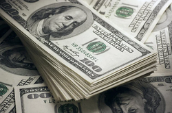 Долар в Україні знову дорожчає. Чи втримається курс 28 гривень