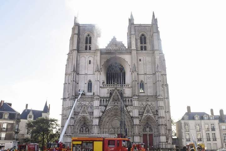 Волонтер зізнався у підпалі собору XV століття у французькому Нанті
