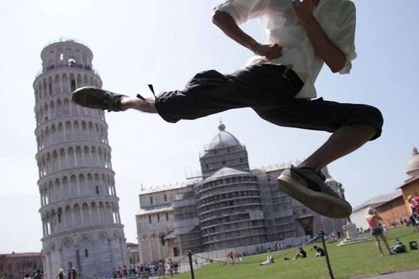Максимум креативу: курйозні та смішні фото туристів поруч з Пізанською вежею