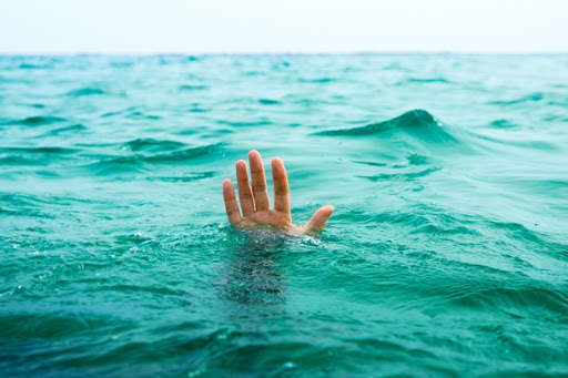 В Азовском море на глазах у отдыхающих утонула девушка