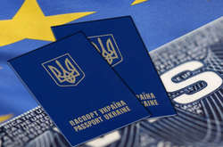 Польща за перше півріччя цього року видала українцям на 44% менше віз