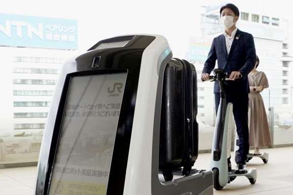У Токіо створили роботів-дезінфекторів для вокзалів