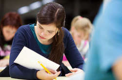 Среди лиц, получивших 200 баллов, достаточно большое количество выпускников прошлых лет