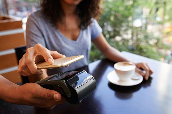 «Приватбанк» доплатить чайові технологічно «просунутим» офіціантам
