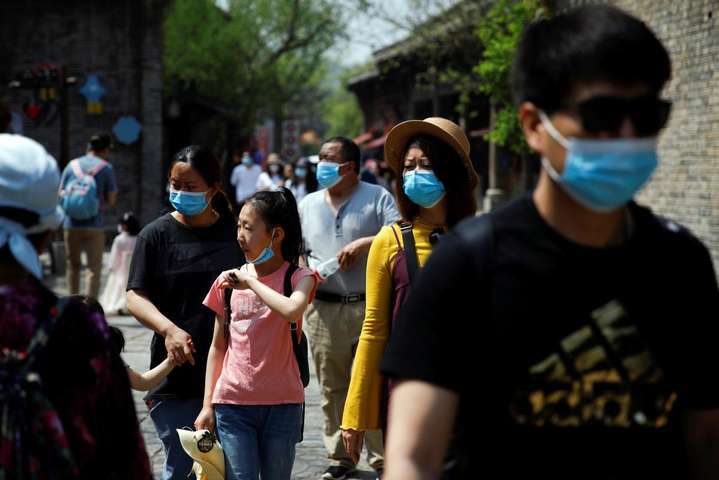 Зеленский подписал указ: безвиз для китайцев во время пандемии