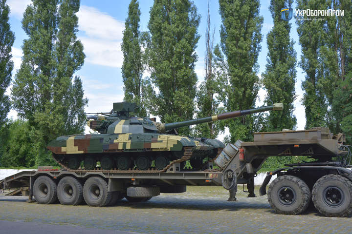 «Укроборонпром» передав українському війську два відновлені танки «Булат»