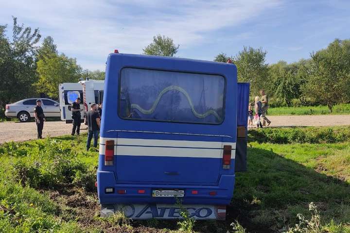 ДТП сталася біля села Велика Озимина - На Львівщині пасажирський автобус злетів у кювет